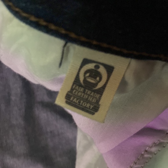 Universal Thread 18W distressed jean shorts - Picture 3 of 5